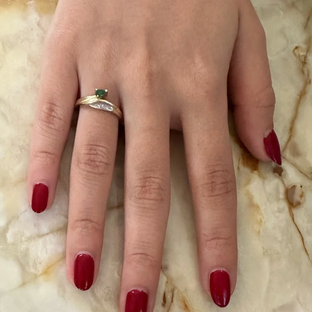 14k real solid gold real  emerald real Diamonds ring